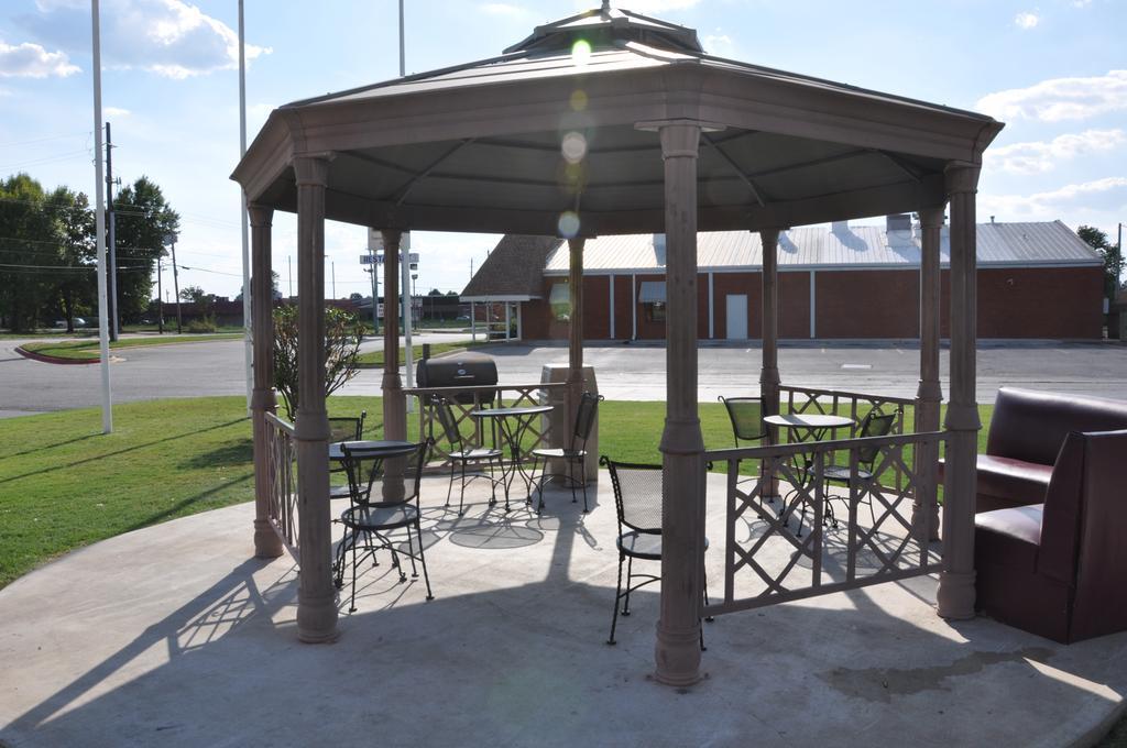Heritage Inn Springdale Exterior photo